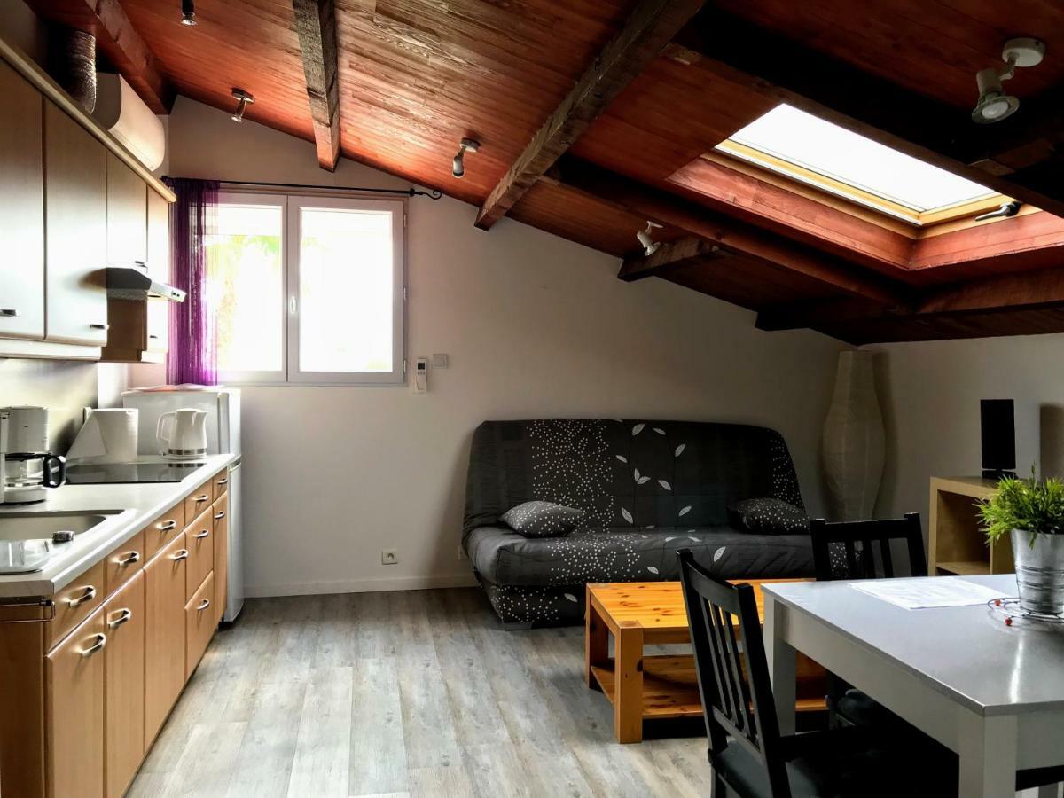 Gite De Larmonys Gigean Esterno foto